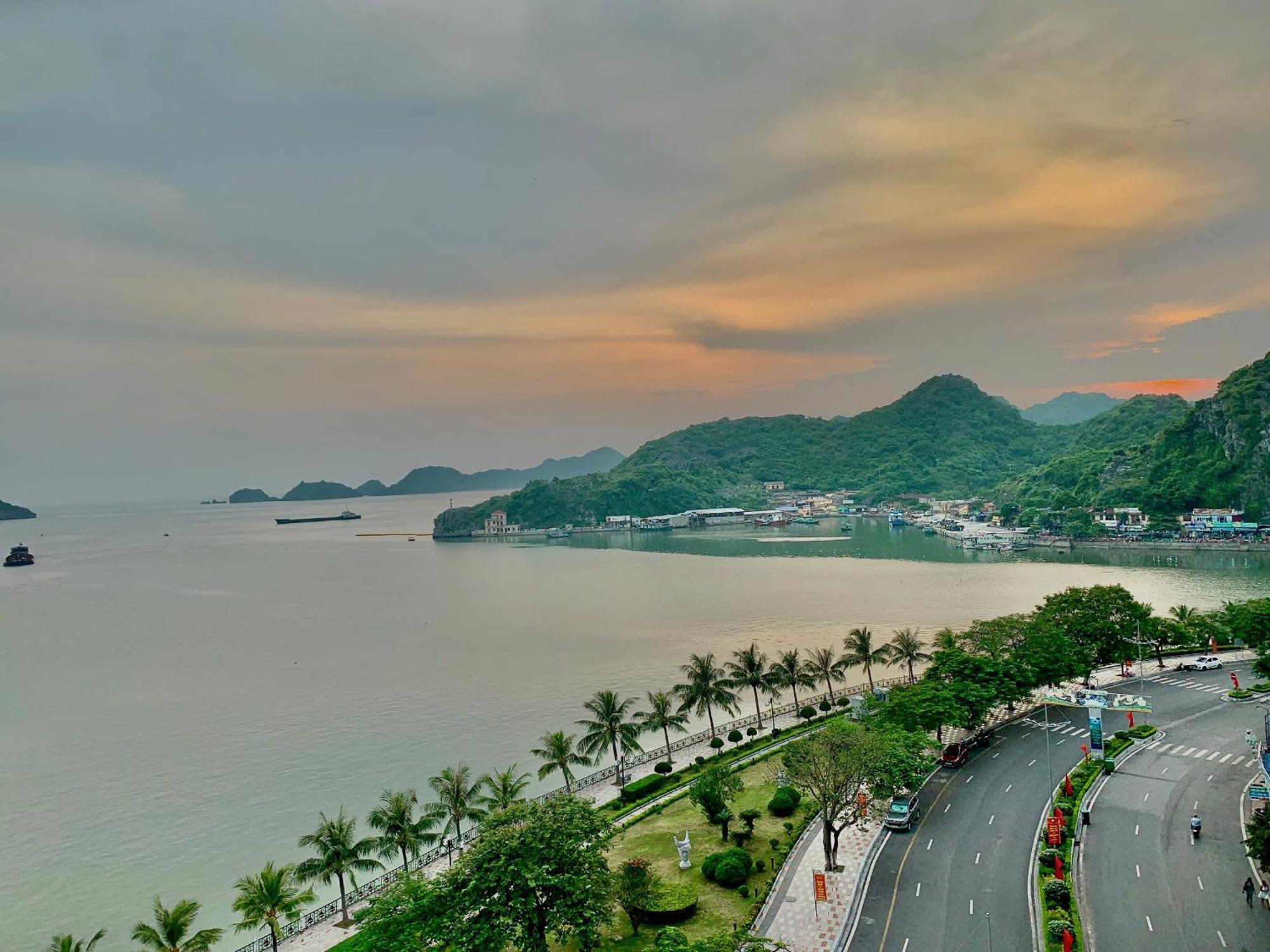 Cat Ba Bay Vision Hotel Dong Khe Sau Exterior photo